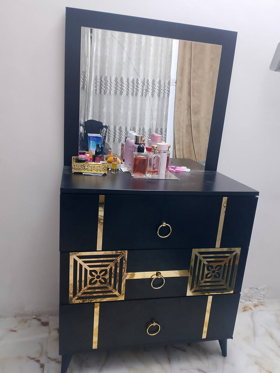 مرحبا
غرفة تركيه للبيع السعر 500
بغداد البلديات شارع المصرف 
التواصل خاص 
شاشة حجم 43 سعر 300


**إذا كنت صاحب هذا الإعلان وتريد حذفه لأي سبب، رجاءا أرسل رسالة إلى الدعم الفني**