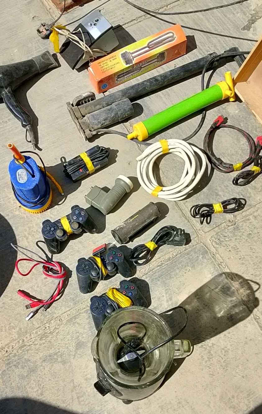 لدي مواد سوف اقوم بعدها امامكم للبيع حسب الصور الموضحه امامكم مراوح عدد /2 ثريات عدد/2  ماطور ماء /1 جهاز رافع قدرة العدد1 وبقية المواد المعروضه ديوانية, القادسية


**إذا كنت صاحب هذا الإعلان وتريد حذفه لأي سبب، رجاءا أرسل رسالة إلى الدعم الفني**