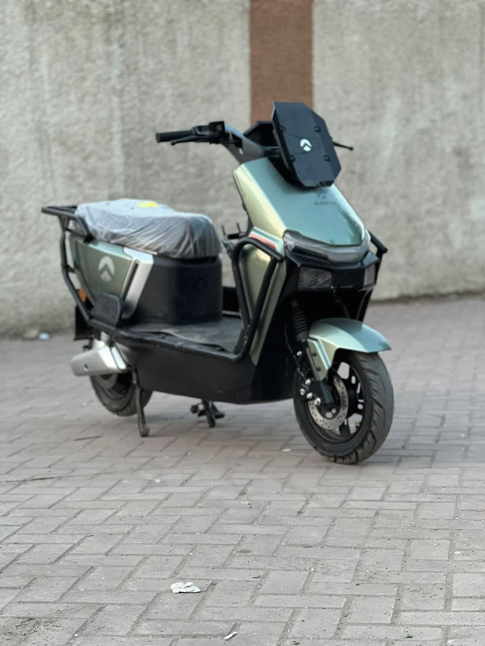 سلام عليكم شباب دراجه شحن اللبيع دراجه زيرو زيرو غير مستخدم اليوم اخذتها وريد أبيعها دراجه زيرو  مماشيه غير من المعرض البيت فقط الله يشهد كلها ع فحص من طول الطول كامله مكمله 
 مواصفاتها تخبل كلش 

الموديل 2026
النوع سكنس مدرع 
البطاريات 6دبل
تشغيل عن بعد
جهاز انذار السرقه 
قفل ستيرنً
فتحه كشن بل مفتاح و بعد بل دكمهًً
سماعه بلتوث كلش عاليه 
دراجه مدرعه 360 درجه 
شاحنه بل باكيت 
دبل اشاره 
اشاير رباعيه 
لايتات زنوزن 
بريكات دسكات دهن هدروليك 
اطاراتً جوبلس 
شاشه تاب تعرض الك كل عطل 
اوراقها. كامله معا الوصل 
لونها مميز كلش 
دراجه كشن سياحيً vib 

اي استفسار اتصال 

***********

عنواني بغداد
