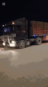 السلام عليكم للبيع من رخصه الادمن فولفو F16 هيه والعربانه مكفوله كفاله عامه من الدعاميه للدعاميه تخمتاير راس وعربانه رقم انبار سنويه لل 28 تحويل مباشر مربوطه بل سنويه عربانه 3محاور ذات جوانب متحركه مكان الانبار القائمم
للستفسار ***********
