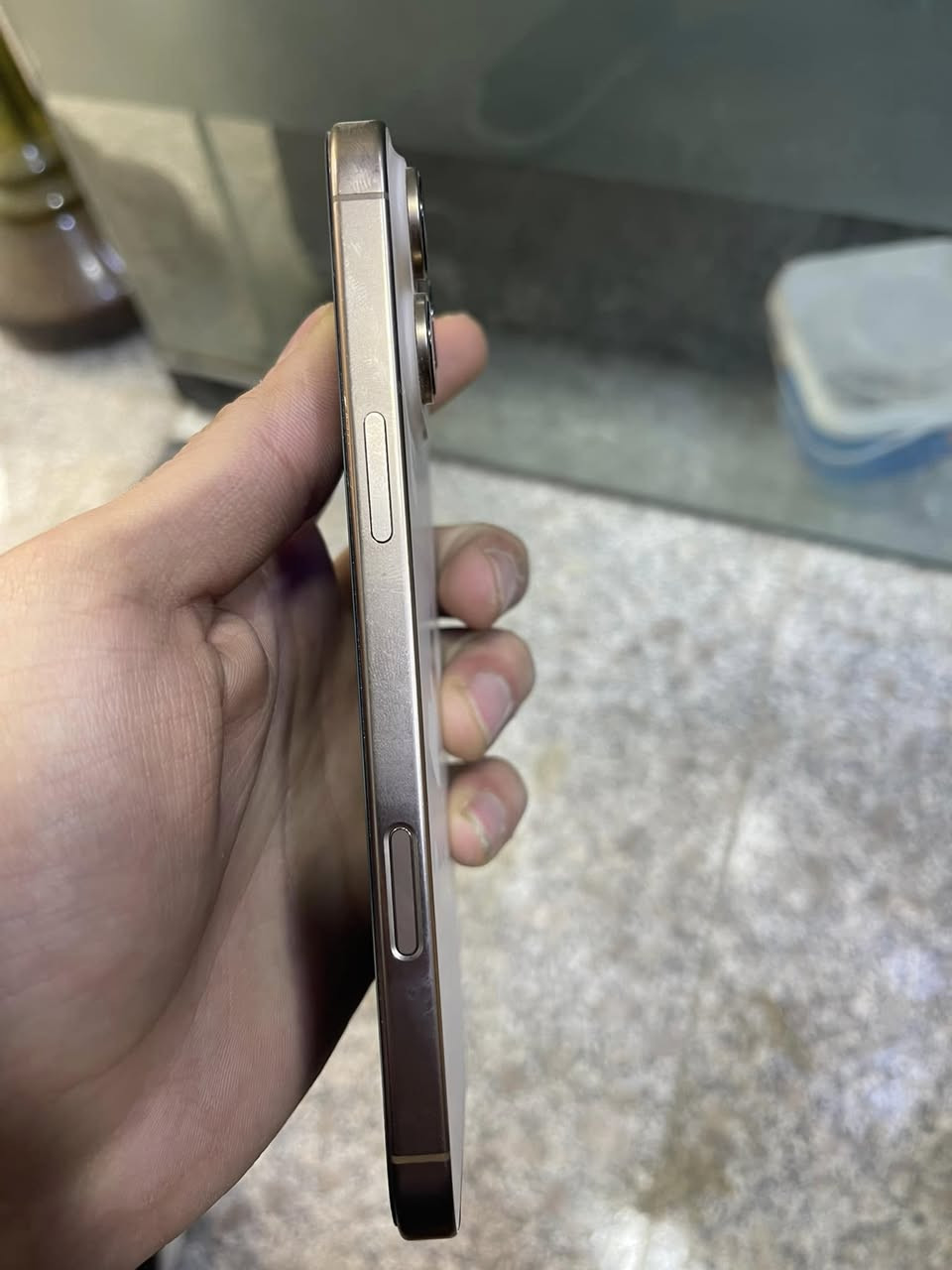 سلام عليكم للبيع ١٦ برو ماكس 
ذاكره ٢٥٦ 
بطاريه ٩٣
كارتونه وملحقات كامله
الجهاز نظيف كلش
السعر مليون و٣٠٠ وبي مجال
مكاني بغداد الامين 
للاتصال ***********
