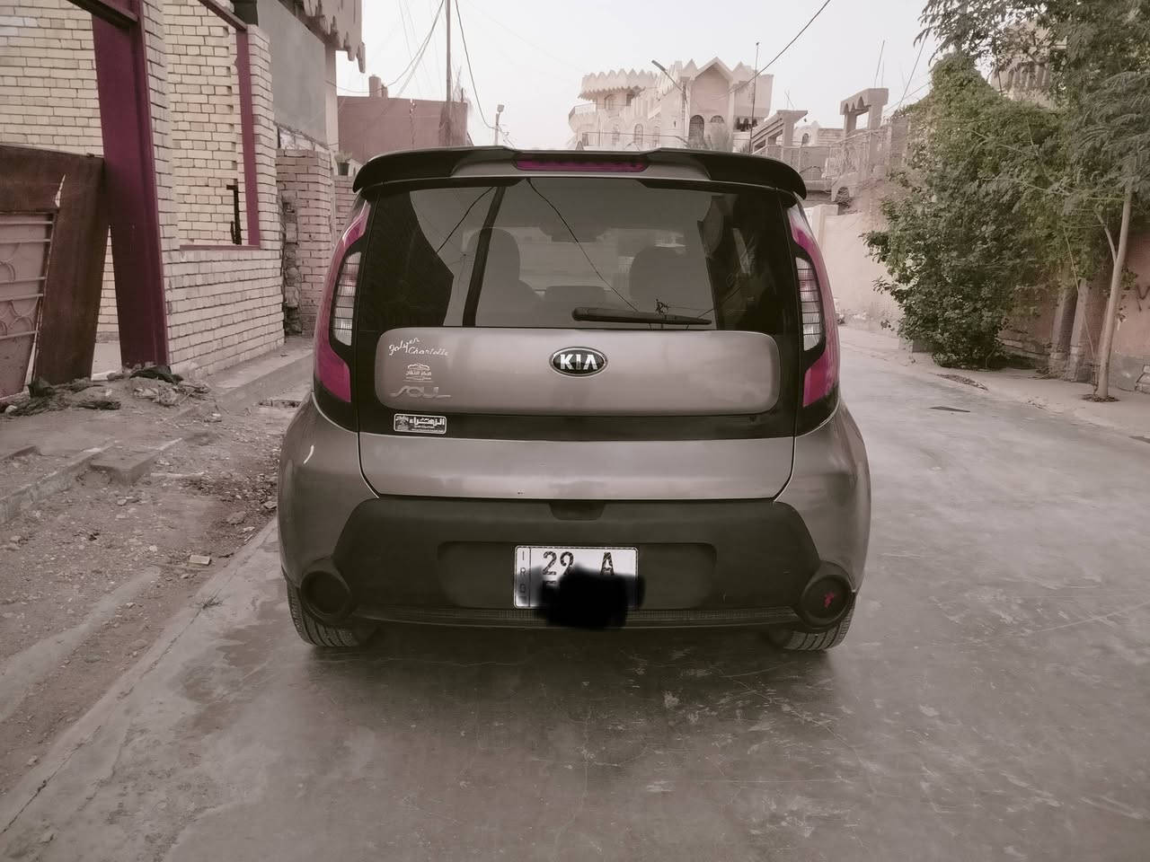 السلام عليكم كيا صول موديل 2015 
وارد امريكي محرك 1600 رقم واسط انكليزي 
 سياره جاهزه حادث بنيد بدون دواخل 
 اوبيها رش صبغ بل عراق  بدون حادث 
السعر 92 ورقه مكان السياره واسط 
***********
