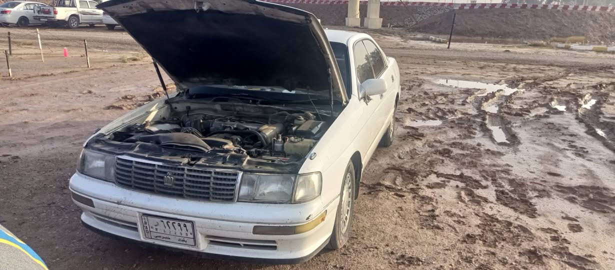 سيارة بطه كفاله بسمي لون ابيض فصل حداديه جديده تخم تاير جديد  تبريد ثلج لايت زنون ما ناقصه برقي السعر 65 او بيه مجال اليحب ينتصل ع رقمي ***********
