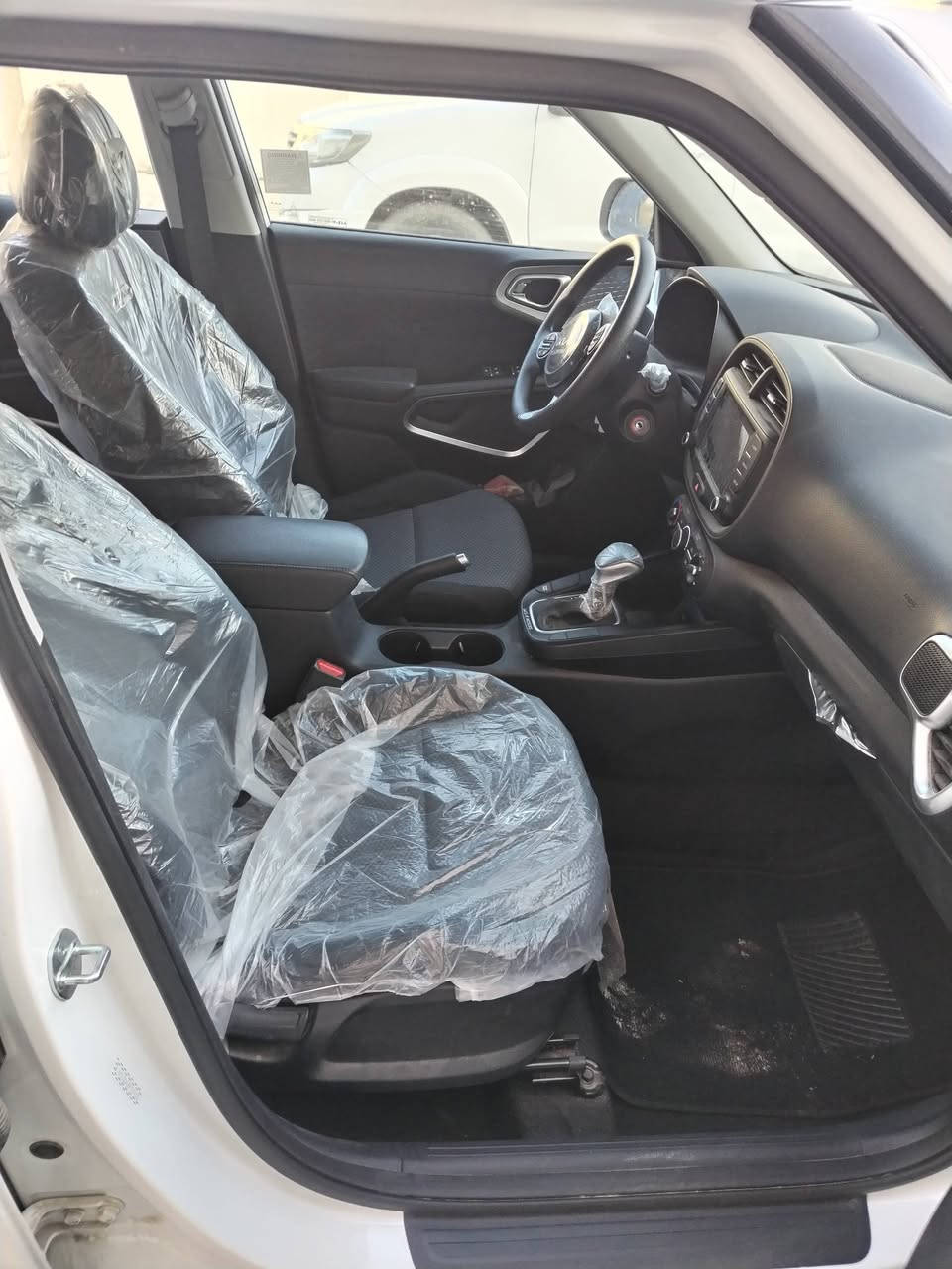 كيا صول
موديل 2023

وارد امريكا 

محرك 2000 دوش

مرقم كربلاء بسمي 

حادثها خفيف امبدل بنيد سياره فقط 

المواصفات 

 1 عداد  كتروني 

 2 شاشه تدعم نظام الكاربلي 

3  كامره

4 رادار امامي خلفي  وجانبي 

5 تحكم وضعيه القياده متعدد 

6 مانع انزلاق

7  اطفاء ذاتي عنده التوقف (اقتصادي) 

8 تنبيه عن خروج المسار

9 قياده ذاتيه

10 فول تحكم ستيرن

العنوان ناصريه مركز المحافظة 

السعر 165 وبيه مجال قليل

***********
