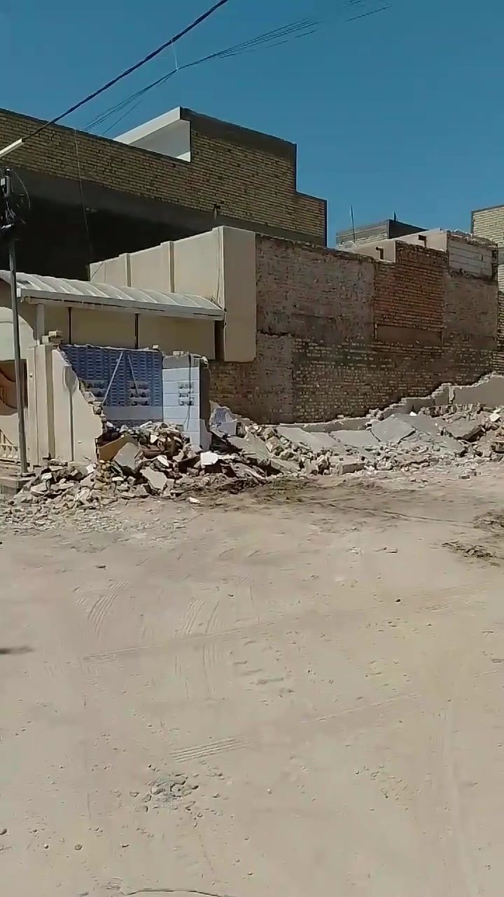 السلام عليكم نعمل بالتفليش البيوت القديمه والترميم وقص الرباطات والتفليش الارضيه ***********
