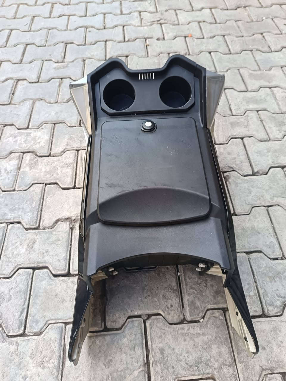 صندوك وسطي ينقفل مع دوسات حديد ثقيل جدا جدا ترهم على دراجه ايبو  وداجه هودي وداجه ليو بكل انواعها


**إذا كنت صاحب هذا الإعلان وتريد حذفه لأي سبب، رجاءا أرسل رسالة إلى الدعم الفني**