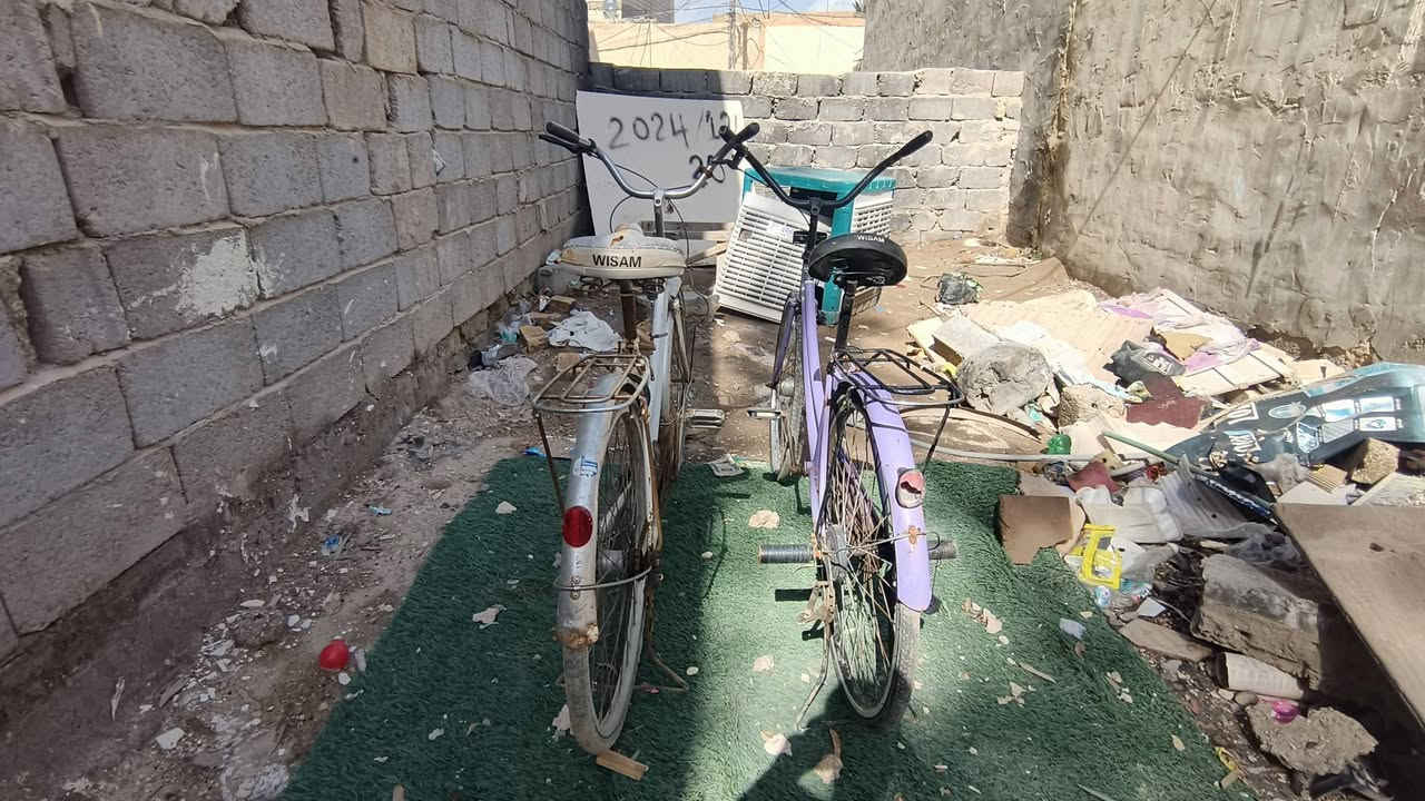 سلام عليكم 
بايسكلات 2 للبيع لون ابيض ولثاني بنفسجي 
ما مصبوغات
نضيفات مابيهن عطل 
90 وبيهن مجال ثنينهن
عنوان كربلاء المقدسة الحر الصغير 
للاستفسار ***********
