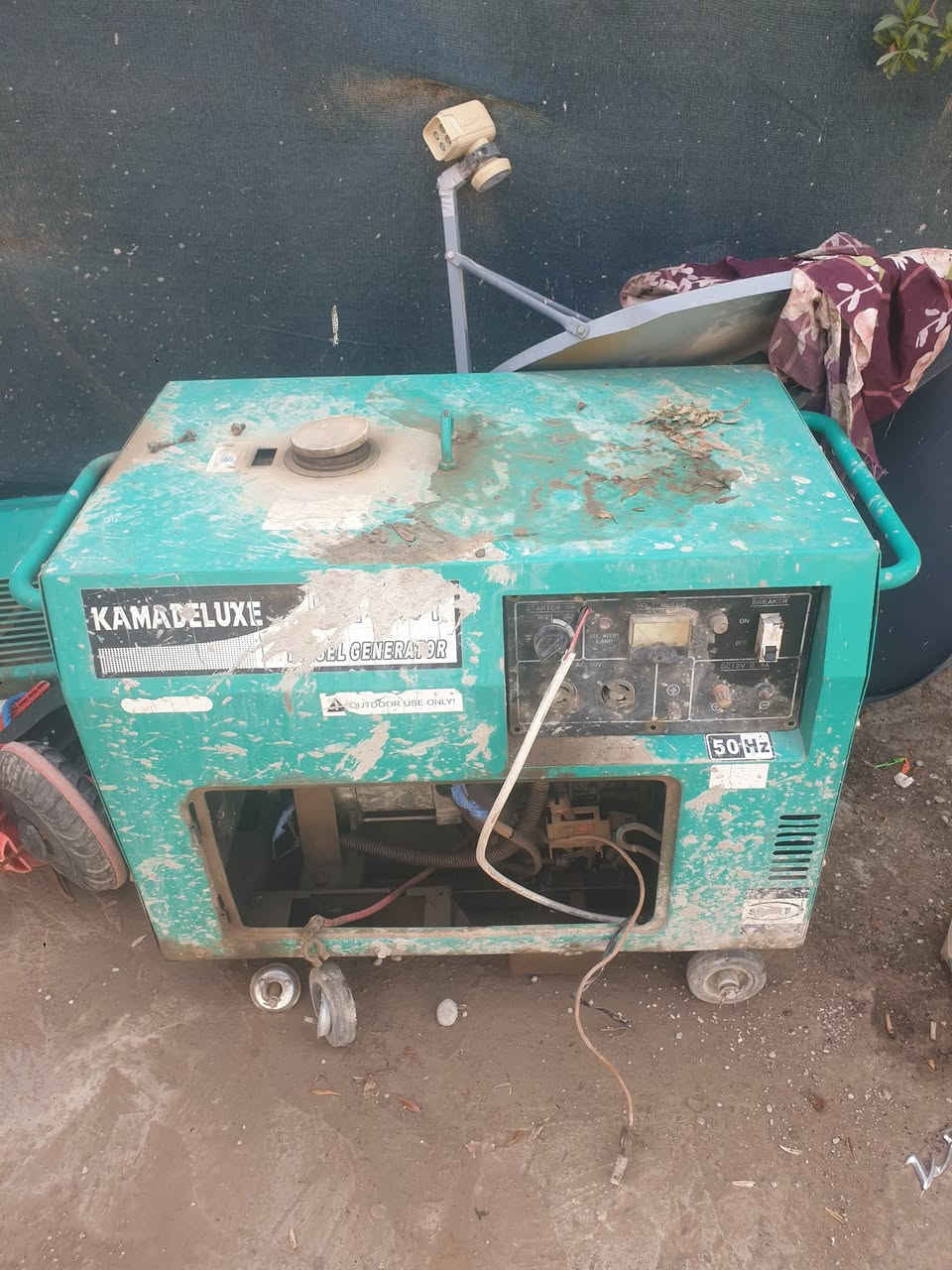 السلام عليكم
مولد كاز ٢٥ امبير تشتغل بس ما تولد 
سعرها ٣٥٠ الف 
مقابل الحي الصناعي الجديد 
***********
