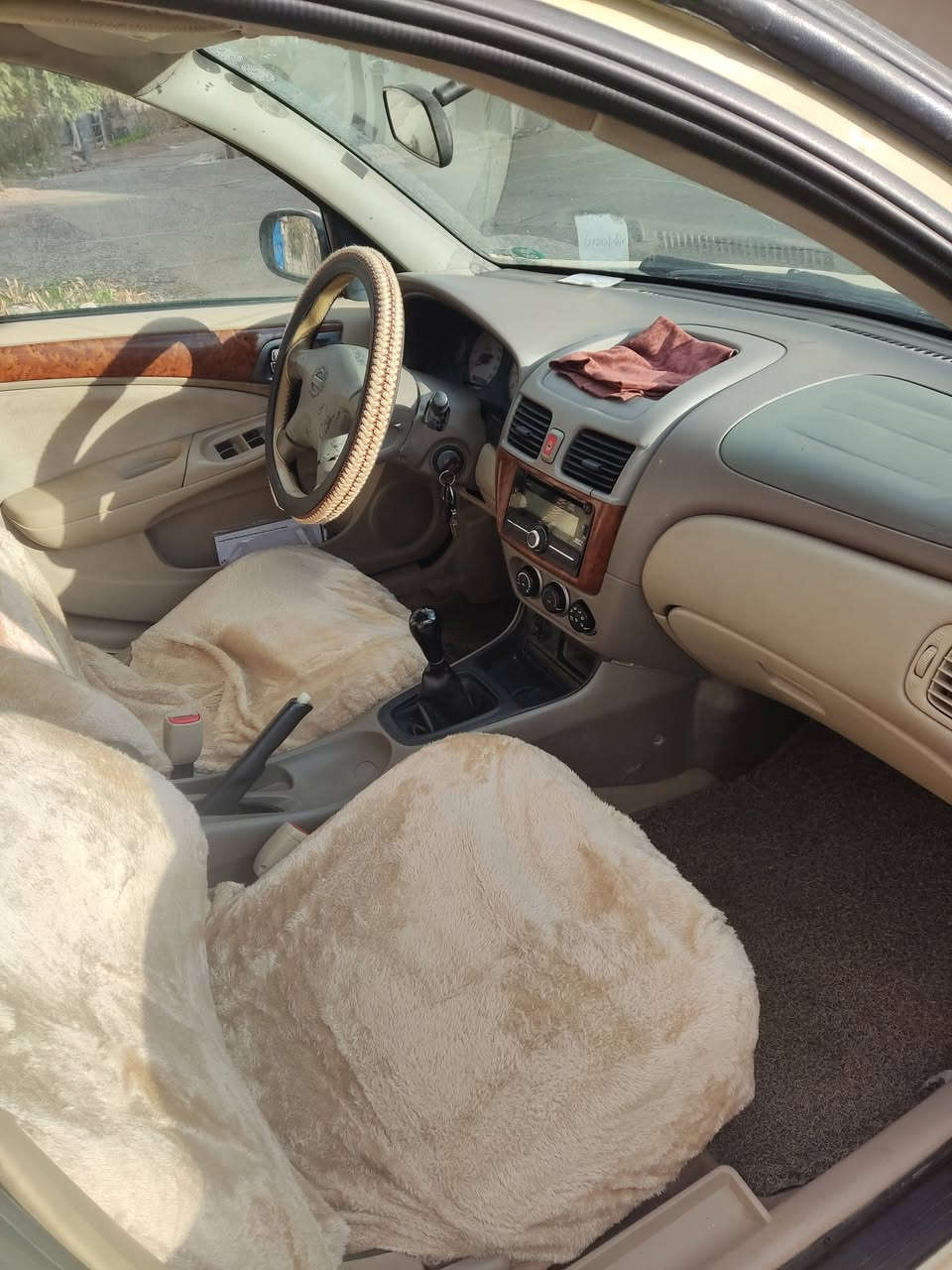 نیسان صنی تکسی  مۆدیل 2011 چوار جام کارەبای گێر عادی زۆر تونو تۆل ماڵی ئیشە زۆر خاوێنە   سێ پارچە بۆیاغە سعری مناسبە.ڕەقەمەم ***********
