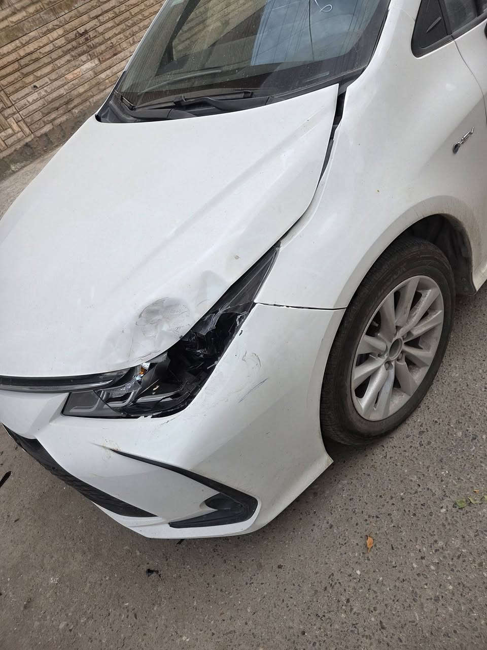 كورلا ماشيه 3الاف صار بيها حادث   موجود بالصور ابيعها على حادثها    بصره بأسمي  السياره البدي غير الحادث بالكارتون لان سياره زيرو بعدها  سعرها 145 ***********
