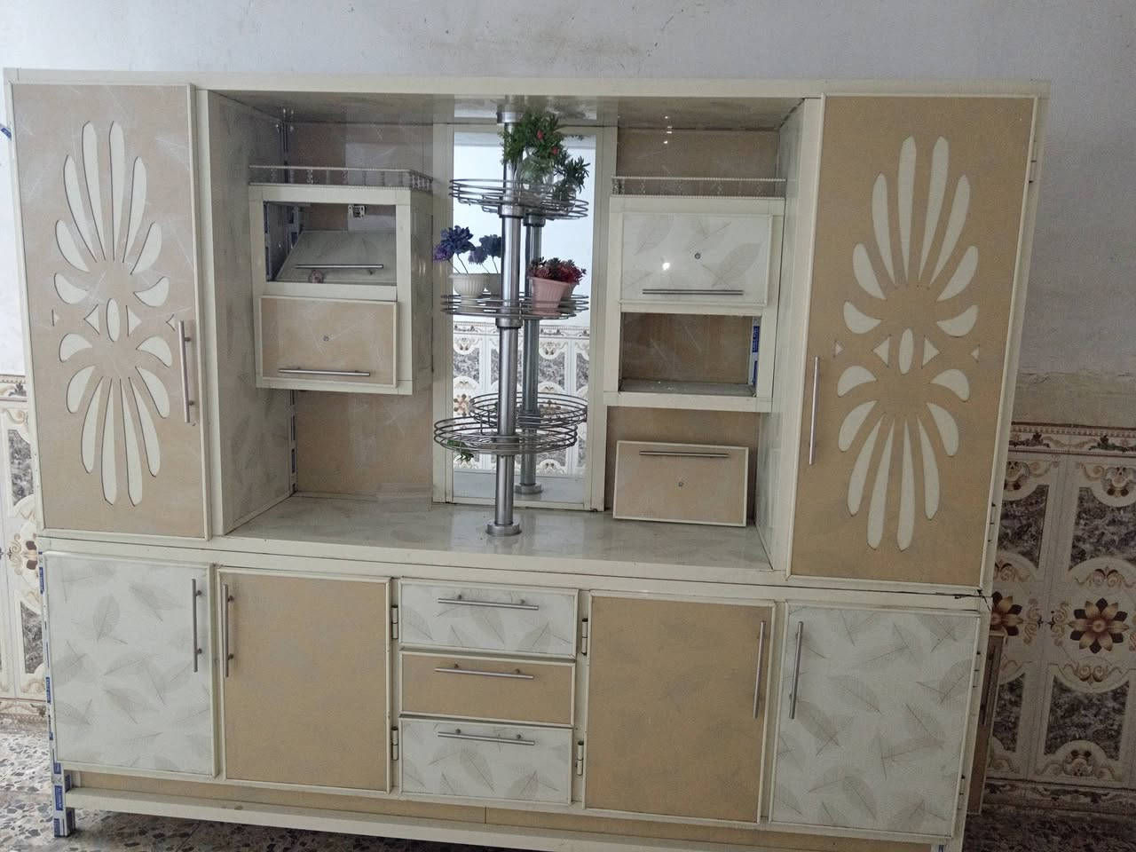 هذ كاونتر  مستعمل بس 2 مغلوعات مو مسكورات يعني يرجعن اخو الجديد الجديد مالته بل سوك 600 رايده اب 500 او للاستفسار او التواصل خاص السعر قابل للتفاوض


**إذا كنت صاحب هذا الإعلان وتريد حذفه لأي سبب، رجاءا أرسل رسالة إلى الدعم الفني**