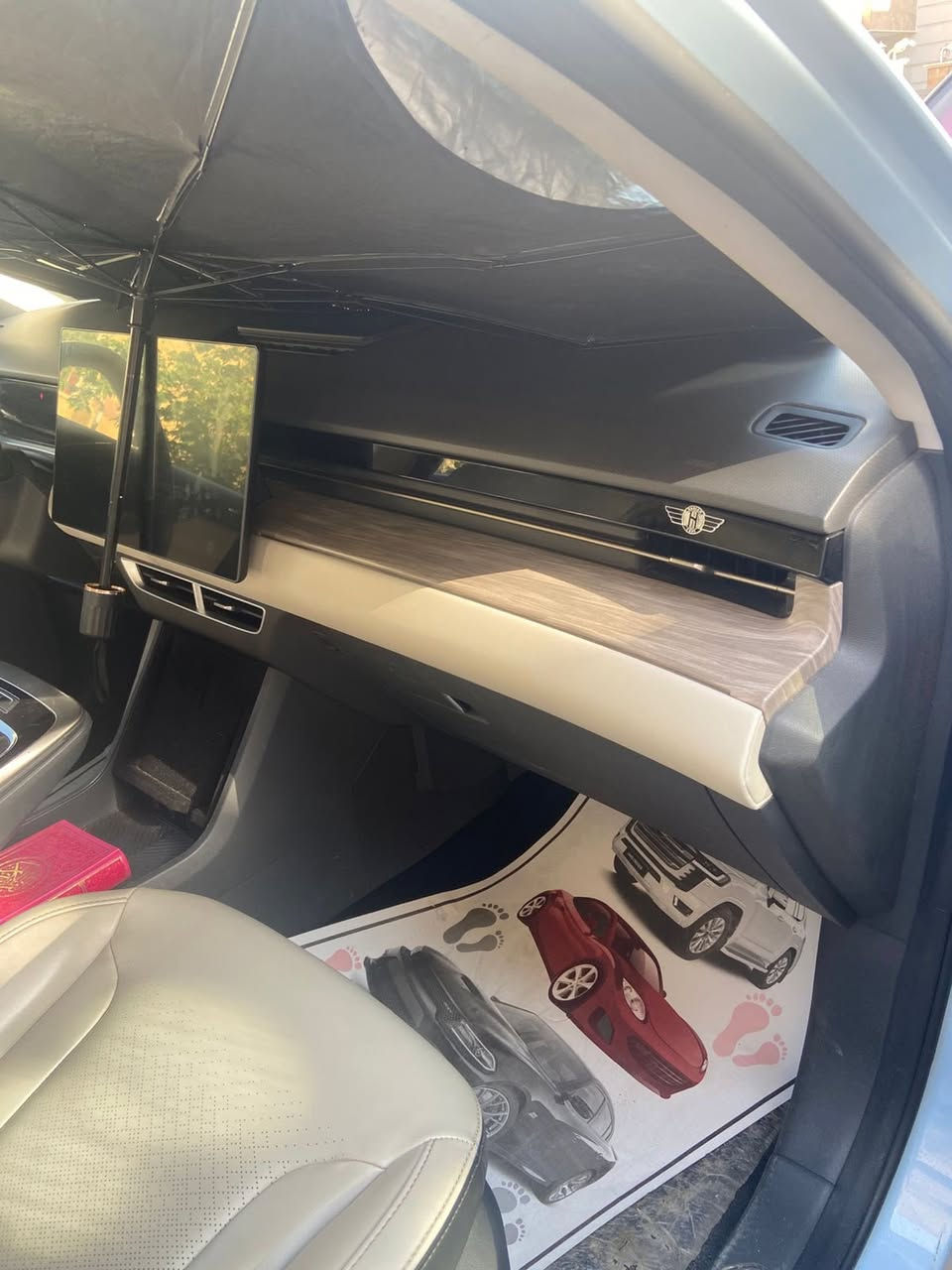 Jetour Dashing 2024 / 1.6 Turbo Luxury full
ماشية 38 ألف كم والسيارة جديدة ع الشركة
المواصفات: بانوراما تشغيل عن بعد 
جنطة كهرباء.. رادارات أمامية وجانبية.. أطفاء ذاتي.. كشنات جلد لونين كهربائي تبريد وتدفئة.. كروز سرعةوتحديد مسار.. نقطة عمياء.. كير ب٨ سرع وأنارة متغيرة مع شاشة كار بلي كبيرة دوسات مضيئة بعلامة جيتور وشعار تحت المرآة الجانبية ويل بحجم ٢٠ … مع مواصفات أخرى 
داخل الضمان ومكفولة وبأسمي 
رقم بغداد الإنكليزي والسعر مناسب للجناي 
أتصل ع الواتس آب أو ماسنجر أو على الأرقام… 
*********** واتس آب 
*********** 
اتصل وتدلل🤍
اليرموك قرب جامعة الناجي 
ممكن أراوس وحسب القناعة
