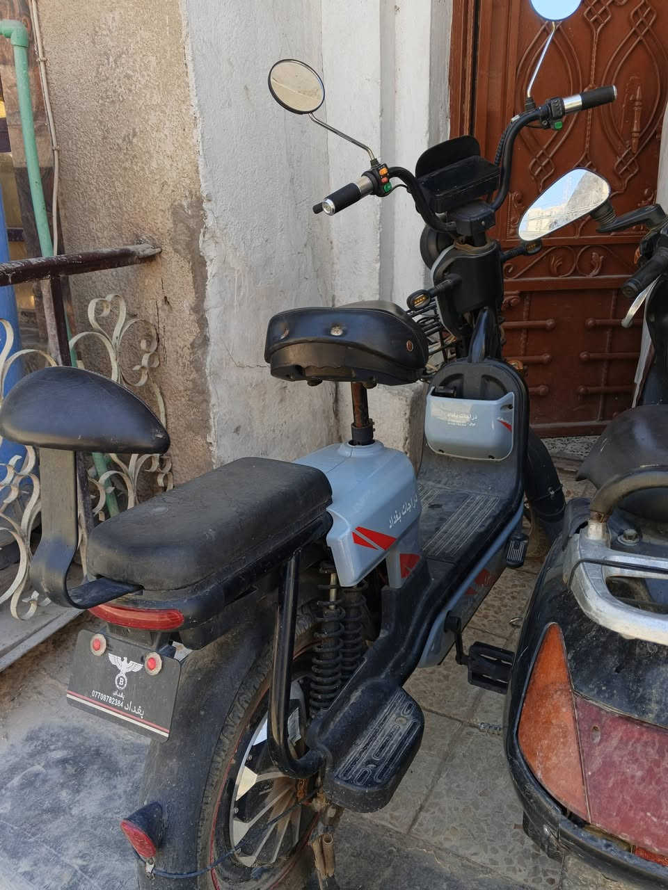 سلام عليكم دراجة شحن حجم 18 جبيره 
بطارية ليثيوم قبل فتره شديناها تكدر تاخذه وتوديه للبيت تشحنه
20 امبير 60 فولت فوسفات الحديد
موديل 2024 
بصمتين وسويجين وصل شراء موجود
نظافتة 90%
كهربائيات كامله لايت عالي ناصي اشاير يمنه يسره دبل اشاره 
ملفها 1000
السعر 325 وبيها مجال حك جيه فقط
***********
مكاني بغداد
