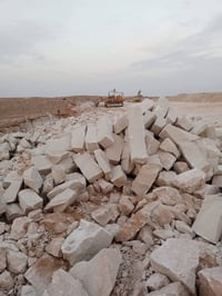 حجر درجة اولى • رمل درجة اولى • جص رمادي