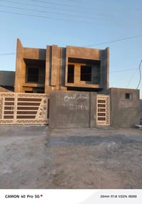 بيت ست غرف طابقين وديوانيه ومطبخ شارع مية متر المساحه ٣١٠ متر  قابل لل...