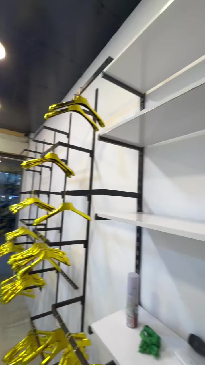 السلام عليكم ديكور محل كامل للبيع كلة مفصخ وموجود يتضمن
سكك 
يوات
رفوف خير من الله 
تعاليك 
رنك لايت 
كراسي ثنين 
وبسعر مناسب


**إذا كنت صاحب هذا الإعلان وتريد حذفه لأي سبب، رجاءا أرسل رسالة إلى الدعم الفني**