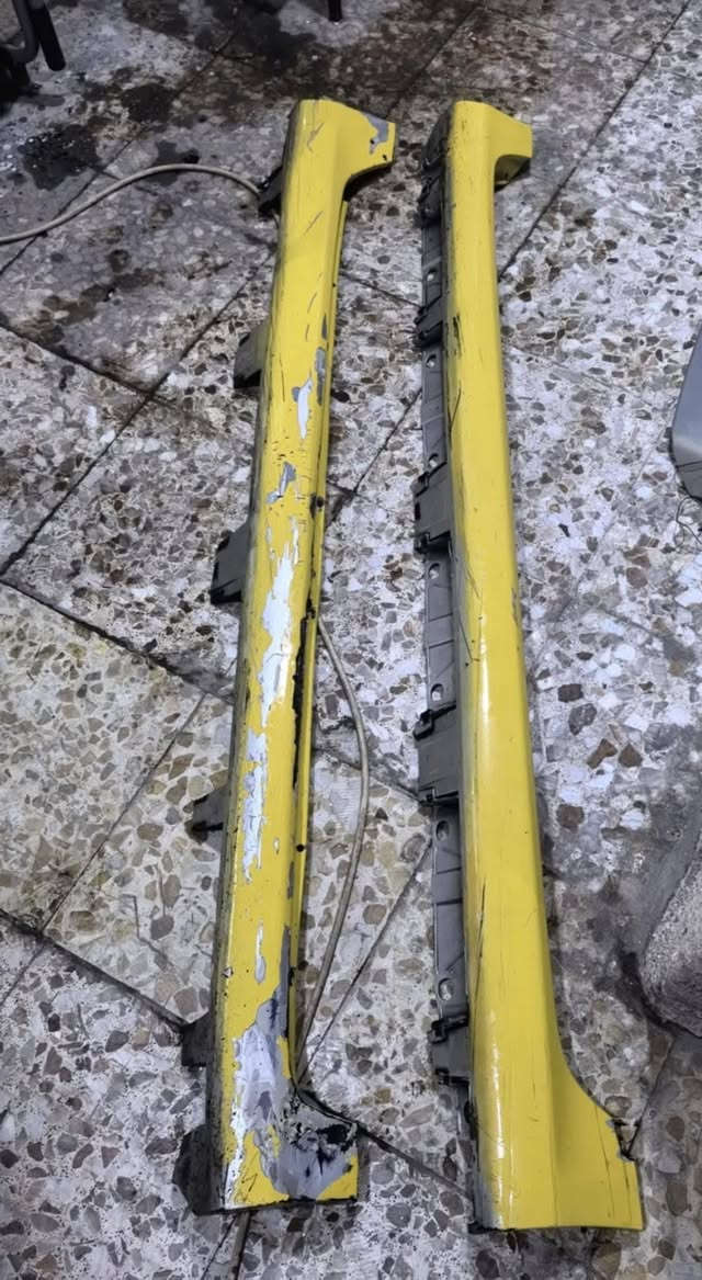 السلام عليكم
اغراض كورلا خليجي 2011

دوسات  جانبيه يرادله ترتيب السعر  40000
جاملغ  اصلي صفحه عكس السايق السعر 60000
ويل مع التاير السعر 25000

المكان بغداد الشعب 
***********
