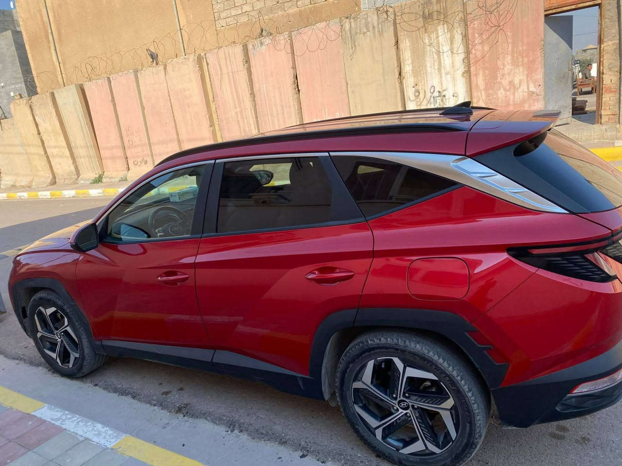 السلام عليكم
توسان موديل ٢٢ 
فول مواصفات للبيع 
مكفوله كفاله عامه ما عدا شبر براس الجاملغ 
للاسفسار اتصل وتدلل

***********
