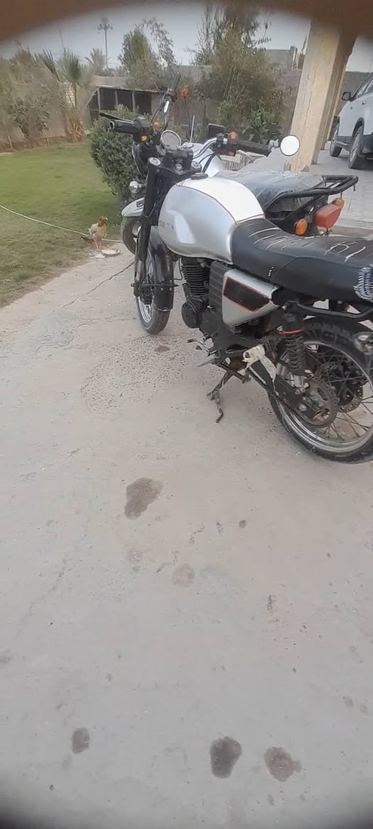 سلام عليكم دايوان لايتي موديل 20
دراجه هاي كدامكك  شوفت عينك مكينه مامفتوحه بس محرك مصبوغ مشخط اوراق مكاني بابل مسيب سعرهااا 750وبيه مجال بسيط ***********
