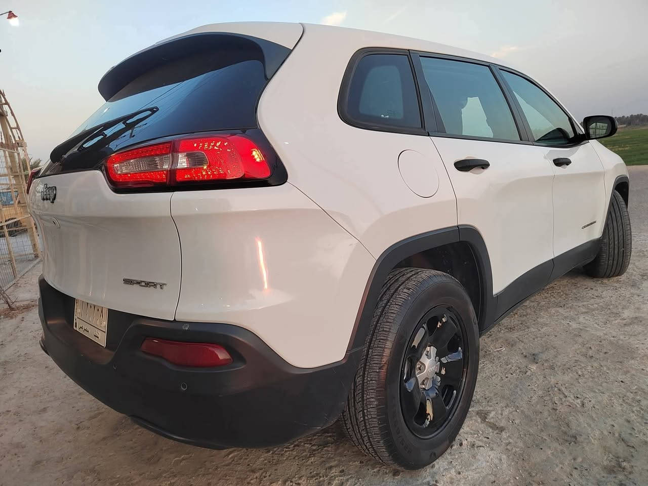 اسم السيارة:جيب شيروكي (بزون)
الموديل : 2016 
نوع الحادث : جاملغ الأيمن الأمامي والبنيد تبدل نفس لون  حادث كلش خفيف وسطحي بدون دواخل  
الموبايل ***********
_____________________________
الــمــواصــفـــات :-
1 - محرك 4 سلندر 2400 الاقتصادي 
2 - كشنات مخمل مطعم اسود برصاصي
3 - شاشة كبيرة للتحكم في ايعازات السيارة
4 - تبريد قطعتين امامي خلفي
5- لايت زنون + كشاف
6- رقم نجف مميز مداور باي وقت تحب 
7 - تبريد ثلج ❄️
8 - منافذ USB امامي خلفي
9 - سستم صوت متكامل
10 - تحكم ستيرن جهتين
11 - تشغيل عن بعد
12 - نضام ABS مانع انزلاق
13- سايد بريك بصمة 
14- رادار جانبي 
15- 5 انظمة قيادة
16- كشن حضن 
17- حساس خلفي
18- ويل بوليسي اسود +السبير
19-درع تحت السياره بالكامل
مكاني نجف /مشخاب 
السعر 110$
