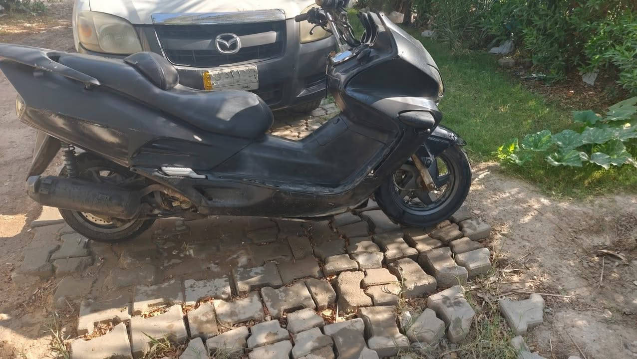 سلام عليكم دراجه 06 دراجه مكينته حلوه لا تنقيص ولا تبخير شلعه ومعدل خير من الله بس الكفرات شويه تعبانه كلشي بيه شغال السعر ٤٥٠ المكان بغداد الرقم ***********
