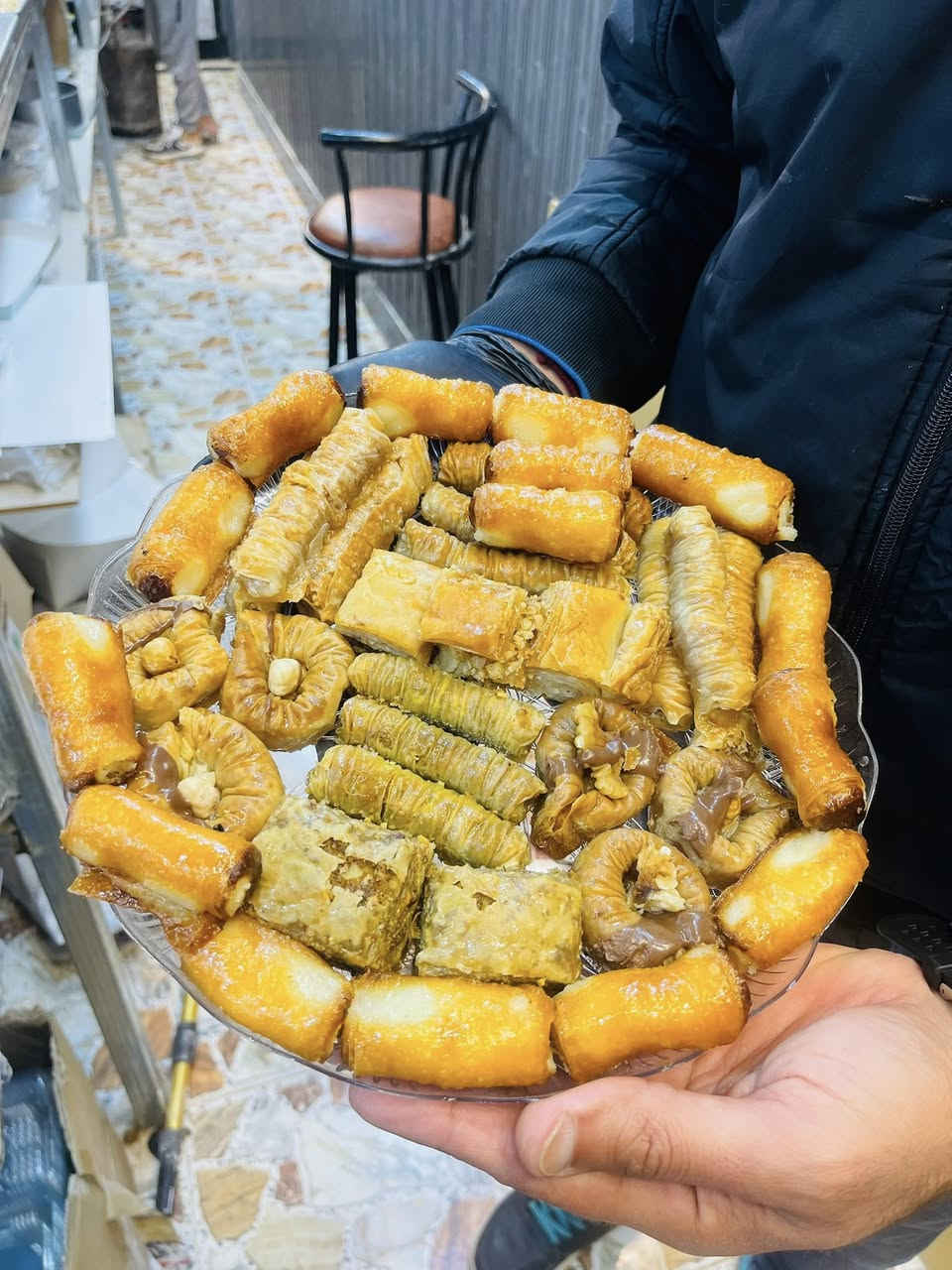 حلويات القدسي. مستعدين نوفرلكم. حلويات طوال شهر رمضان المبارك 🌙 شرط الشغل راح يكون حار ب حار    وفرعين.    اي #😍فرعين 
الفرع الاول. —شارع العام مجاور مطعم السيد
الفرع الثاني — مجاور الجامع الكبير ع الشط
راح ينفتح الفرع الثاني  قريباً ان شاء لله
 للطلب /مراسلة الصفحة او الاتصال ع /***********
