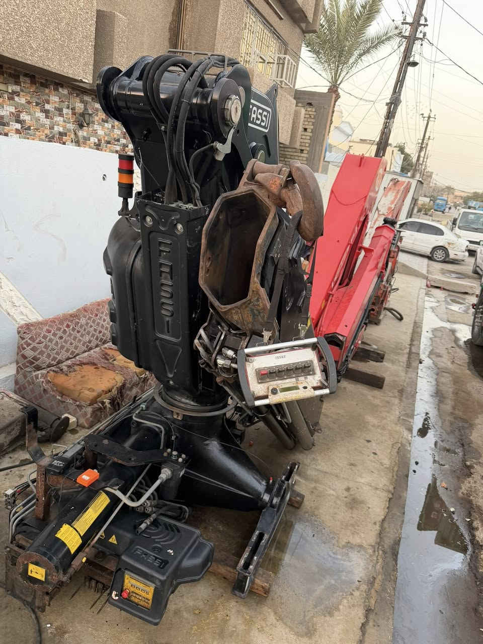 سلام عليكم كرين فاسي أوربي 14طن ريمونت كنترول أربع رجلين مخالف دبل طلقه موديل 2007 مكفول كفاله عامه  *********** كرار
