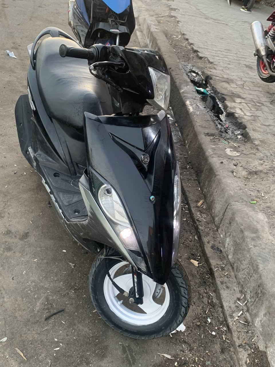 سسب الوعود الكاذبه ياخي اليش توعد او ما تجي عيب استحو
ماكس حديث 2017 

درجه كفاله تبخير او تنقيص كامله 

درجه نوزل اذ مو شلعه او معدل مو قبول 

درجه نضيف مكينه او كفر 

كلجات رياضي من رمبه 

قفل ستيران او صندوق 

عداد سرعه كتروني 

عوزها فقط بريك 

بيها ورق رمبه 

مكاني بغداد مدينه الصدر 

تصل بل خدمه *********** 

سعرها 600 مستعجل ع بيعتها
