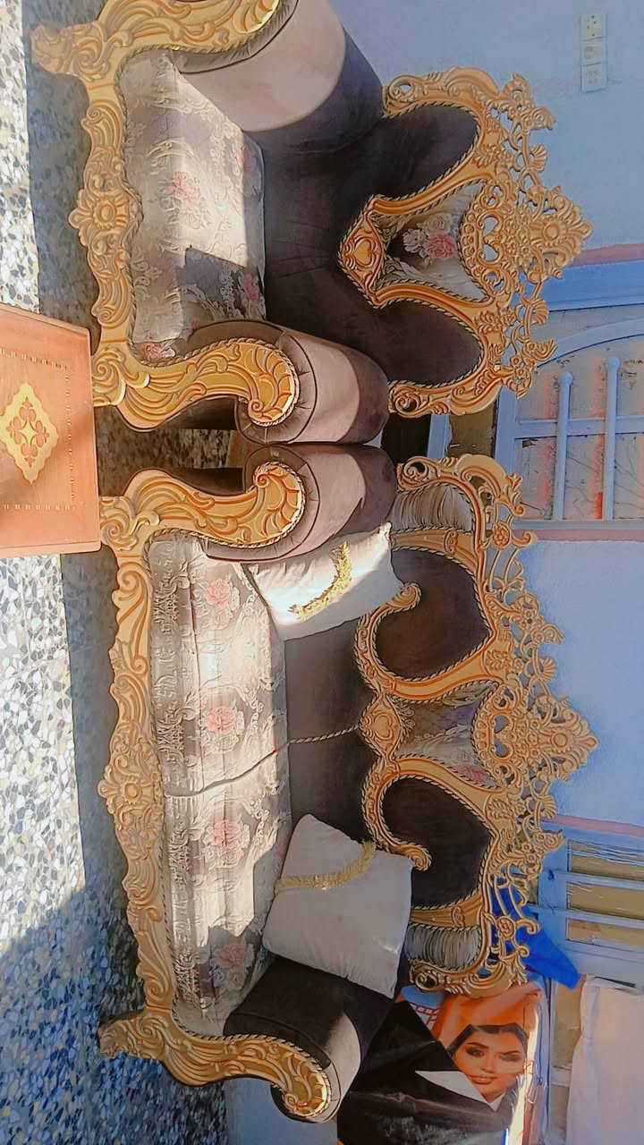 السلام عليكم تخم قنفات للبيع تلاته كبار وأربع صغار النضافه ٨٠% طبلاتهن وياهن المكان بغداد حي البتول السعر ٤٥٠ وبيه مجال رقم ا لهاتف ***********
