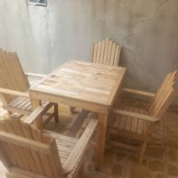 طاولة سفرة • ٤ كراسي • للبيع