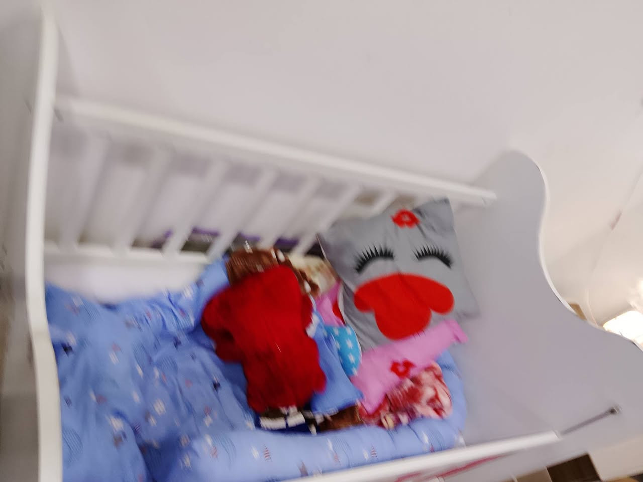 تخت طفل للبيع ينيم عمر 6سنوات سعر 60الف عنوان موصل الايسر حي السماح للتواصل خاص او على الرقم ***********
