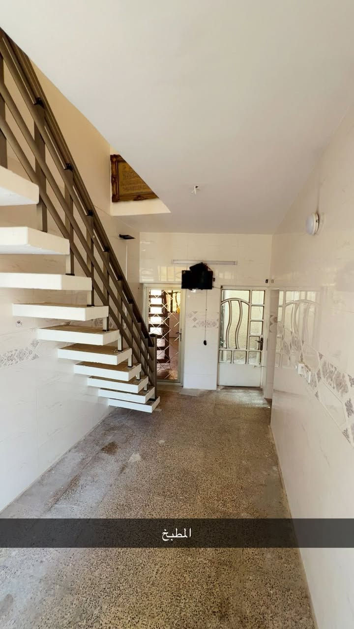 عقار للبيع طابو صرف 62 متر ونص
طابق ونص بشارع الكهرباء بالمعلمين 
قرب ملعب علي حيال السعر ١٠٥ مليون
***********
