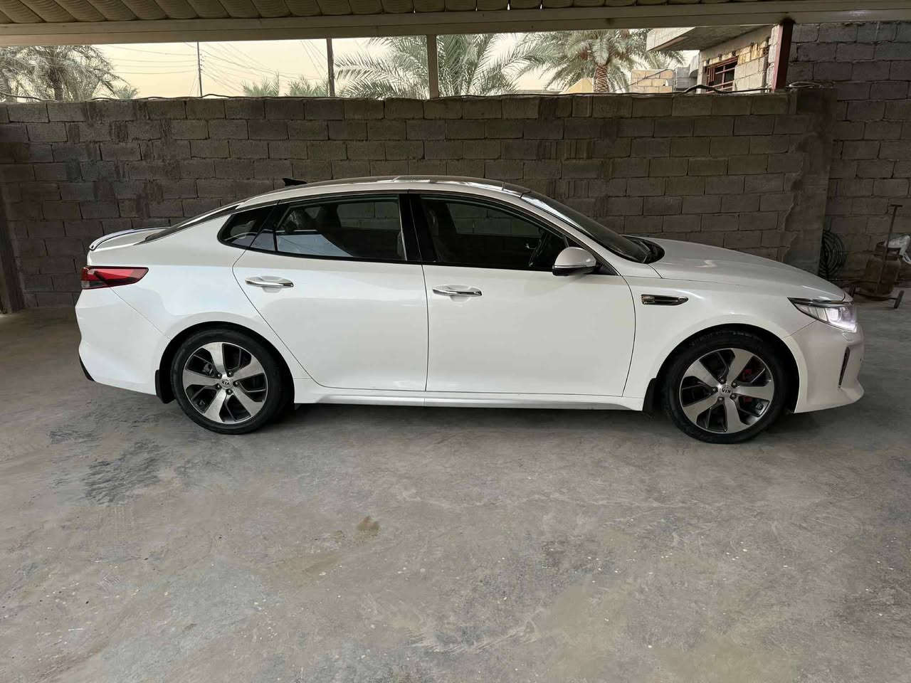 كيا اوبتما جي تي لاين خليجي
السياره مكفوله كفاله عامه من الصبغ والضربه
مواصفات vip1/1
مكينه 2400 ماشيه 132
لون ابيض صدفي 
دخول ذكي بصمه تشغيل وبصمه ابواب 
رقم بغداد جديد باسمي شخصياً 
تبريد بيانو قطعتين منفصل 
بانوراما سقف كامل ثلاث حركات 
ستيرن اسبورت رياضي 
تدفئة ستيرن مع فول تحكم ستيرن 
شفتات سرعه ثلاث انضمة قياده 
كشنات جلد كهربائيه تدفئه تبريد مع تخزين وضعيتين قياده 
الكشنات الخلفيه ايضاً تدفئه تبريد 
حساسات امامي وخلفي 
لد امامي خلفي ليزر 
لايت زنون ناصي عالي متحرك مع حركه الستيرن 
رادار تنبيه عند اقتراب سياره من الخلف او الجوانب 
دسكات رياضي عدد 4 جي تي 
ويل سبورت حجم 18
حساسات ضغط هواء الاطار 
نضام نزول منحدرات اوتو هولد 
صندوق نضام ذكي فتح الجنطه عند الاقتراب من السياره 
سستم نضام الصوت harman/kardonمع مضخم صوت عدد 2
هاند بريك بصمه كهرباء 
بردات خلفيه شركه 
نضام شحن الهاتف واير ليس لا سلكي 
المري كهرباء شفط قلابه مع رادار جانبي 
4 كامرات 360 درجه 
وبعد هواي مواصفات ما مذكوره 
مكان السياره : بغداد 
السعر : 185 بيه مجال بسيط 
***********
