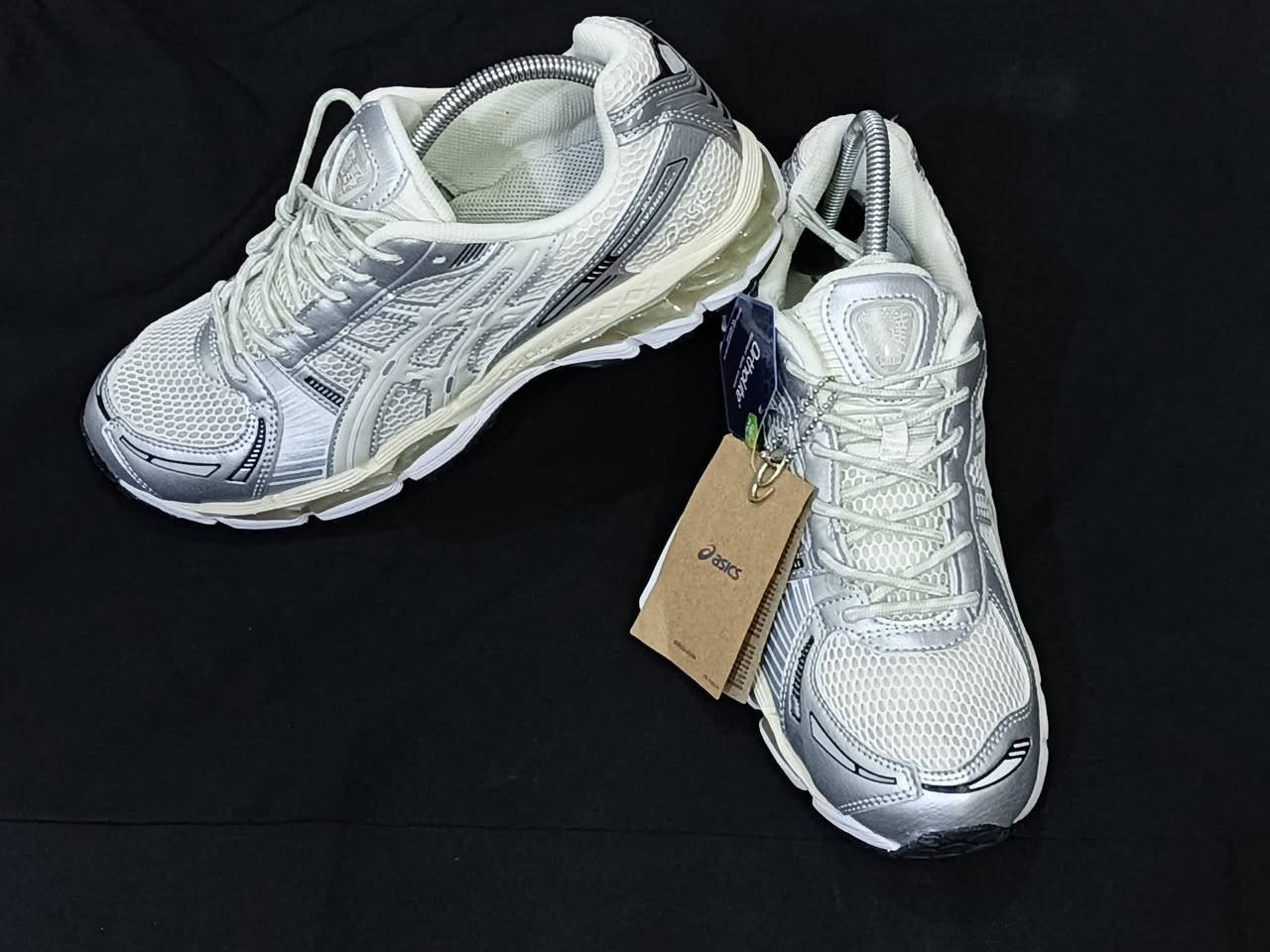 متوفر ثلاث قطع احذيه ماركه 
قياسهم 45 
قطع اصليه 
شوف الصور . 
والي تريده سعرها تفضل خاص او علق ع نفس القطعه


**إذا كنت صاحب هذا الإعلان وتريد حذفه لأي سبب، رجاءا أرسل رسالة إلى الدعم الفني**