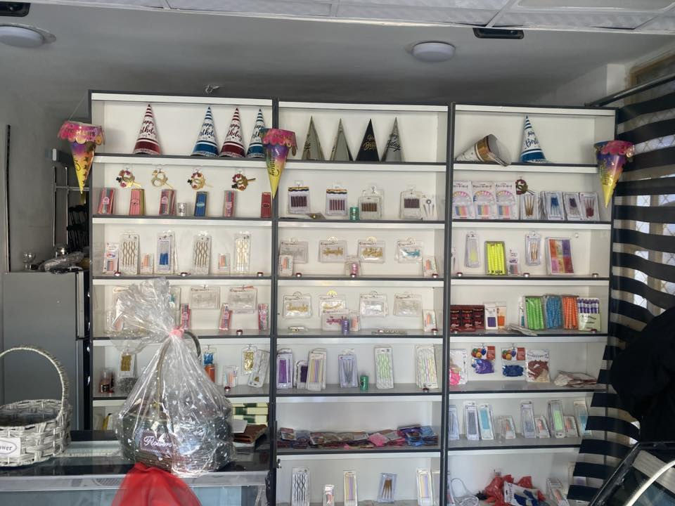 السلام عليكم غراض معمل كيك ومعرض
للبيع …… صح مستعملات بس الل يشهد الغراض 
يخبلن جودة ممتازة ❤️
للاتصال ***********
