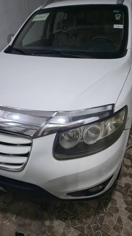 السلام عليكم 
سنتافي 2011 خليجي مكينه 2400دوش 7راكب 3قطع تبريد تحكمات ستيرن جهتين مثبت سرعه فتحه سقف بصمه كشن كهربائي رقم انكليزي تحويل مباشر سياره مكفوله من الصبغ والسونار موجود بالصور محرك جديد شاده قبل اسبوعين وصورته بالمنشور العنوان ديالى للاستفسار *********** واتساب او اتصال
