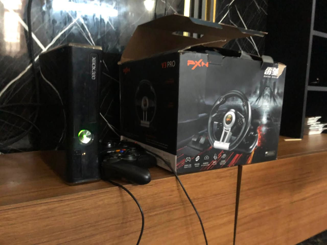 سلام عليكم اكس بوكس 360
جهاز نضيف بي العاب 150لعبه العاب  
بي طوبه وفيفه وحرب وسباق سيارات ونوع العاب بي 
جيتي ايي بي  
كل العاب بي بي 3يدات 2واير لس وحده ام الكيبل ام الكيبل شويه تحركهة يله تشغل 
جهاز مابي نقص كل ملحقاته كامله ويه دركسون شغال مابي شي  جديد الدركسون  كامله ملحقاته 
السعر ١٣٠قفل مكاني بغداد الكرخ اليرموك   رقم *********** وتساب.
