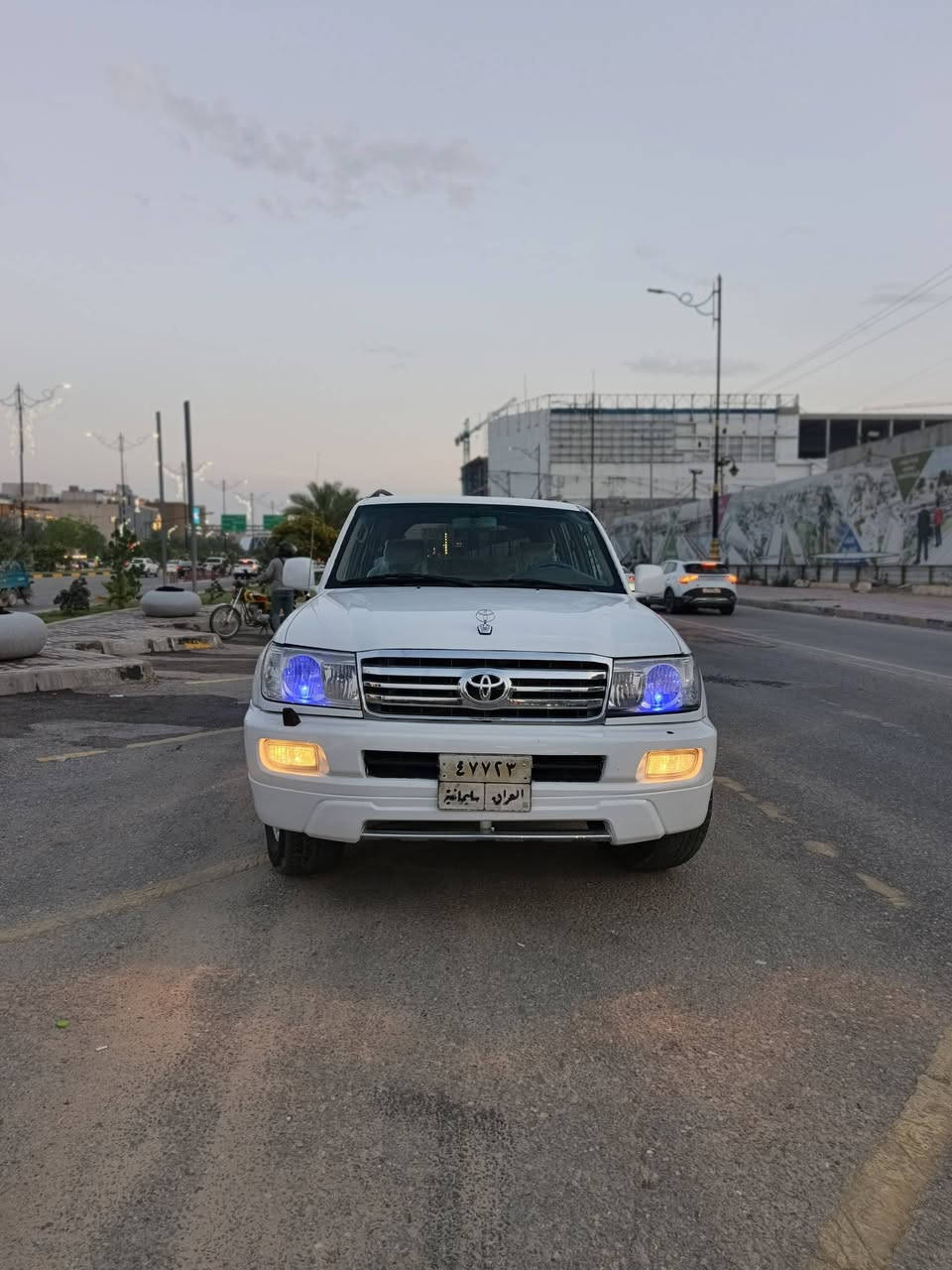 (للبيع) 
لاندكروز 2001محدثه2007
مكينه 4500 V6
كير عادي
كير مكينه اكسل حداديه شواصي مكفولات وخير من الله تعمير جديد 
منضومه زنون عالي ناصي
تبريد ثلج
تدفئة 
تخم تاير باتري جدبد
رقم سليمانية وكالة عامه من الكردي اتريد تحويل تريد وكالة 
السياره نقصها بطاين بيبان ألامامية
سعر البيع   (115) 
للستفسار اتصال +واتساب
***********
مكان السياره كربلاء

