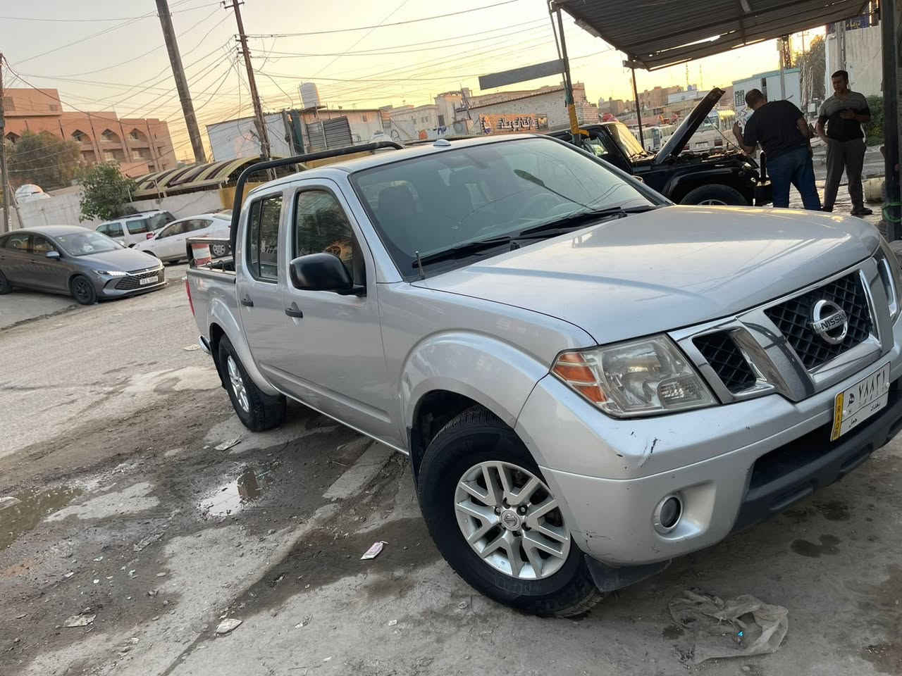 نيسان فرونتير موديل 2017,  4.0L V6 SV
وارد كلين تايتل بيهة طخة بالجنطة والدعامية واضحة بالصور .
رقم بغداد حمل 
المواصفات : 
لايتات زينون ( عالي + ناصي )
حساسات + كامرة خلفية 
تبريد معروف مال نيسان ثلج
نظام الترفيه ( بلوتوث , التحكم بالتليفون من خلال الصوت )
فول تحكم سيتيرن ( صوت , مكالمات ، كروز سرعة ) 
ايرباكات عدد 4 
سلايد جام ( sun/moon) 
تراكشن كونترول + ABS 
نظام قياس ضغط التايرات 
تدفئة المقاعد الامامية 
لاصق حماية ضد الشخوط بجميع اطراف السيارة 
وبعد بيهة هواي مواصفات
السيارة كلشي بيهة بلادي ونظيفة مثل ما واضحة بالصور
مكاني بغداد
السعر 165 وبيهة مجال 
الرقم : ***********
