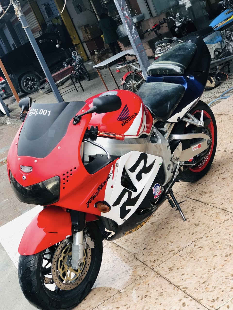سلام عليكم هوندا 919 دراجه خير من الله محرك مفتوح مره وحده و تجفيت يم اسامه معروف بكركوك تايرات جدد صالنصه M4 
 سعر15 بي مجال
مكاني كركوك اسرى مفقودين 
رقم تلفون ***********
