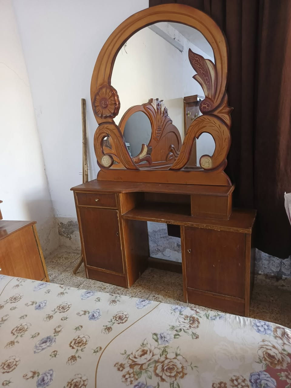سلام عليكم غرفه نوم نضيفه كلش كامله مابيها ضرر سعرها300 بدون دوشك وي دوشك 225 اليريدها يخابرني مكاني بغداد بلديات المعسكر ***********
