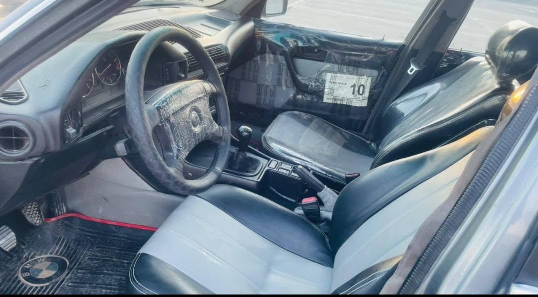سلام‌علیکم ورحمةالله

سیارە بی ام ٥۲٥ BMW للبيع

- مودیل ۱۹۹۳ رقم‌اربیل تحويل بشرط

- فول موا‌صفات گیرعادی

-سیارە بجم کبس فقط واحد جاملغ خلفي مبدل

-  ۹۰۰ دولار غرامه

 - سياره نضيفه جدا رقم‌اربیل تحويل وكاله گیرمحرک حدادیە کلشی بشرط

سعر ٤٨ ورقه
مكان اربيل

للاستفسار اتصل برقم صاحب سياره
۰۷٥۰۳۷٤۳۰۳٦
هاف فايبر واتساب


**إذا كنت صاحب هذا الإعلان وتريد حذفه لأي سبب، رجاءا أرسل رسالة إلى الدعم الفني**