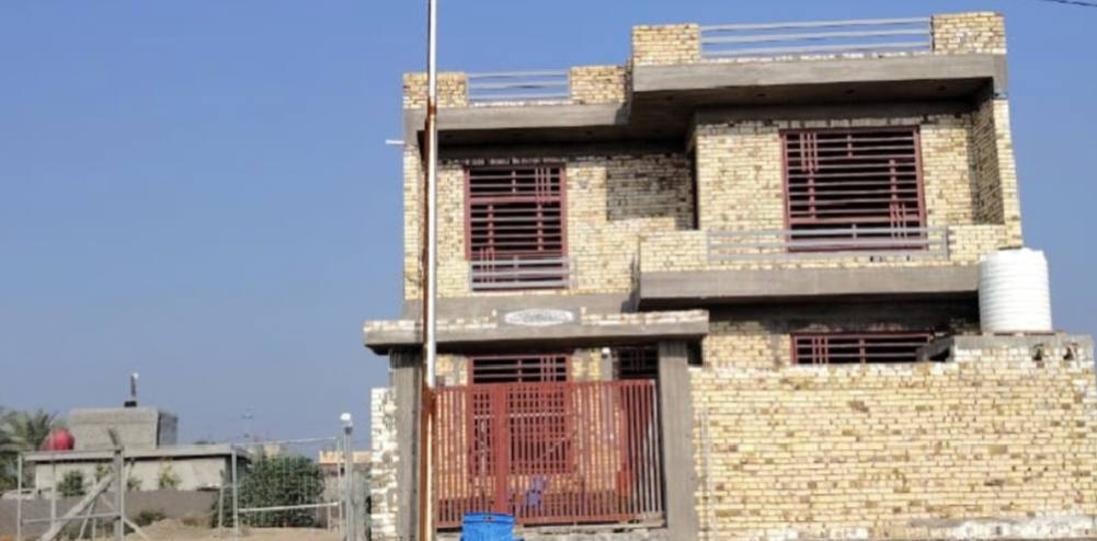 (نقدا واقساط)
للبيع دار سكن طابقين بناء درجة أولى مساحة 400م واجهة 20م ونزال 20م شارع 8م تبليط سند زراعي 25 تحويل مباشر وخدمات متوفرة.
الطابق الأول غرفتين منام 4x5 واستقبال وكلدور ومطبخ ومجمع صحيات داخلية وخارجية وحديقة جانبية مساحة 180م ،
الطابق الثاني غرفتين منام 5x4 وكلدور ومجمع صحيات ،
ملاحظة:- الدار يحتاج الى تشطيبات بسيطه.
الحله ورديه داخل بداية الطريق المؤدي الى مرقد السيد علي بن الحسن المثنى ( أبو هدمة)ع ويبعد عن الشارع العام لطريق الورديه 700م تقريبأ.
للأستفسار مراجعة مكتب أهالي بابل للعقارات أو الاتصال بنا على الرقم/ ***********
(خاص واتس متوفر)
