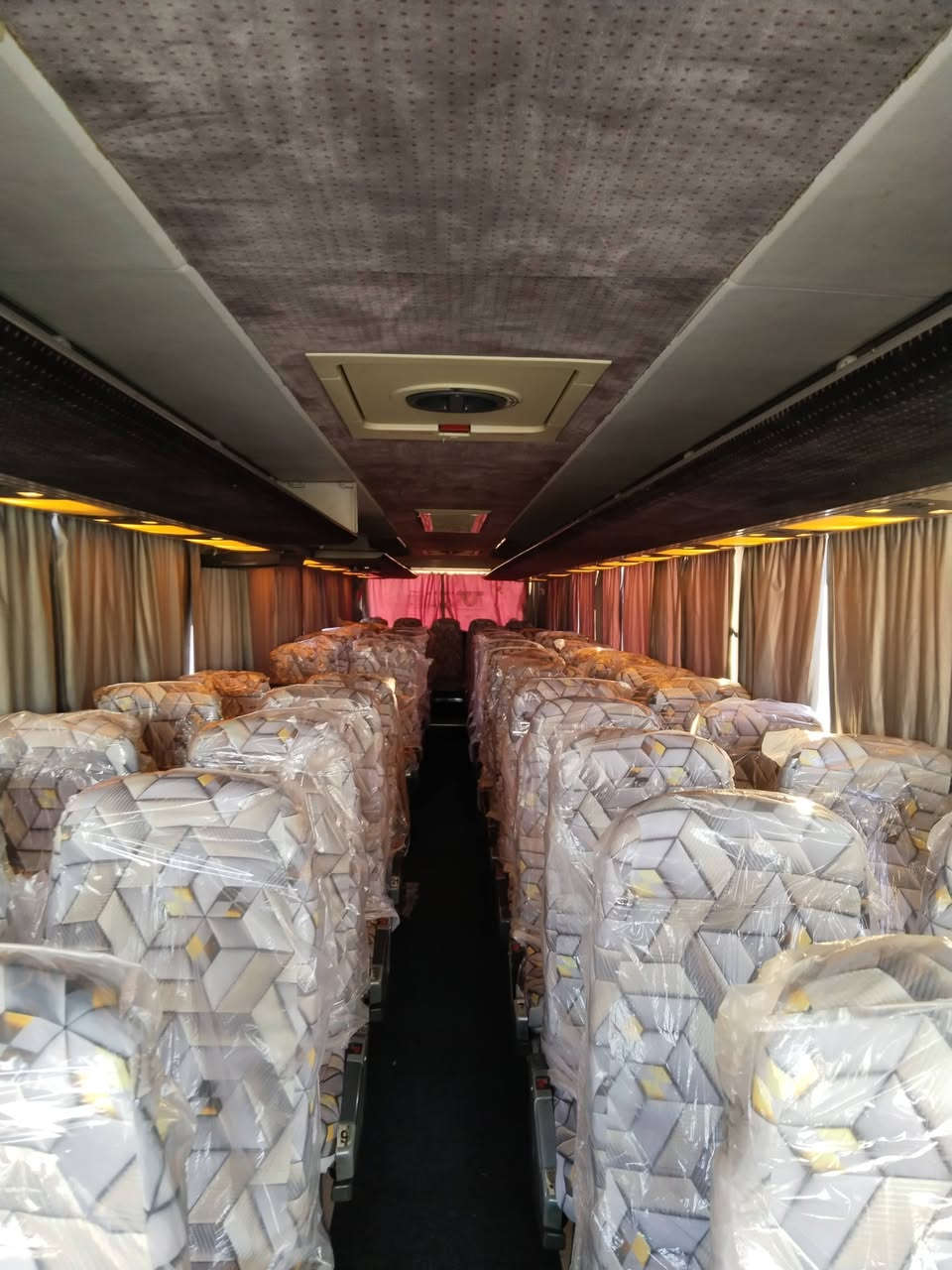 السلام عليكم للبيع كامله مجموعة الفينيه كير 4ب4تبريد ابو زعانف جديد تخم تاير   
السياره جاهزه وخير من الله 60 نفر ايي ستفسار على رقم***********
