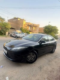 byd سيل فايف اسود ماشية 11الف مكفولة من الصبغ والبارد للبيع فقط السعر ...