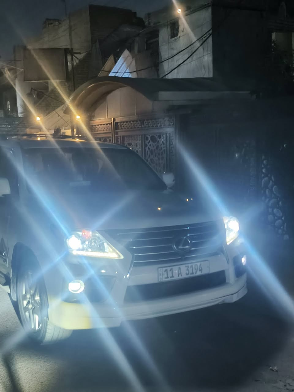 للبيع او المراوس لكزس 2013 فول مواصفات كشنات تدفئة تبريد ستيرن كهرباء رادار شاشة مثبت سرعة كشنات كهرباء محرك V8 5700 السيارة بعد بيها مواصفات بس مذاكرهن سونار موجود 
العنوان: بغداد البياع شرطة الخامسة 
ملاحظة/ السيارة بيها بارد بالجاملغ الأمامي الايمن و بارد بالباب الخلفي الايمن 
للاستفسار ***********
