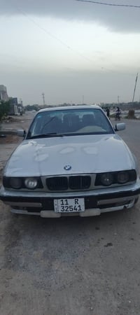 سياره bwm نضيفه شوفت عينك مكفوله من كلشي نقصه صبغ الاستفار اكثر 077156...