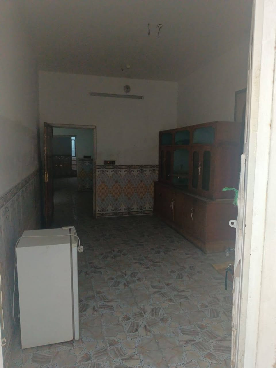 للبيع مشتمل ١٢٠متر ٦في٢٠ طابو صرف بسمي طابق واحد غرفه نوم وحده كلدور صاله مطبخ صيحات داخليه وخارجيه حي العسكري وره مخبز مهند او بظهر الجامع مسلم ابن عقيل***********
