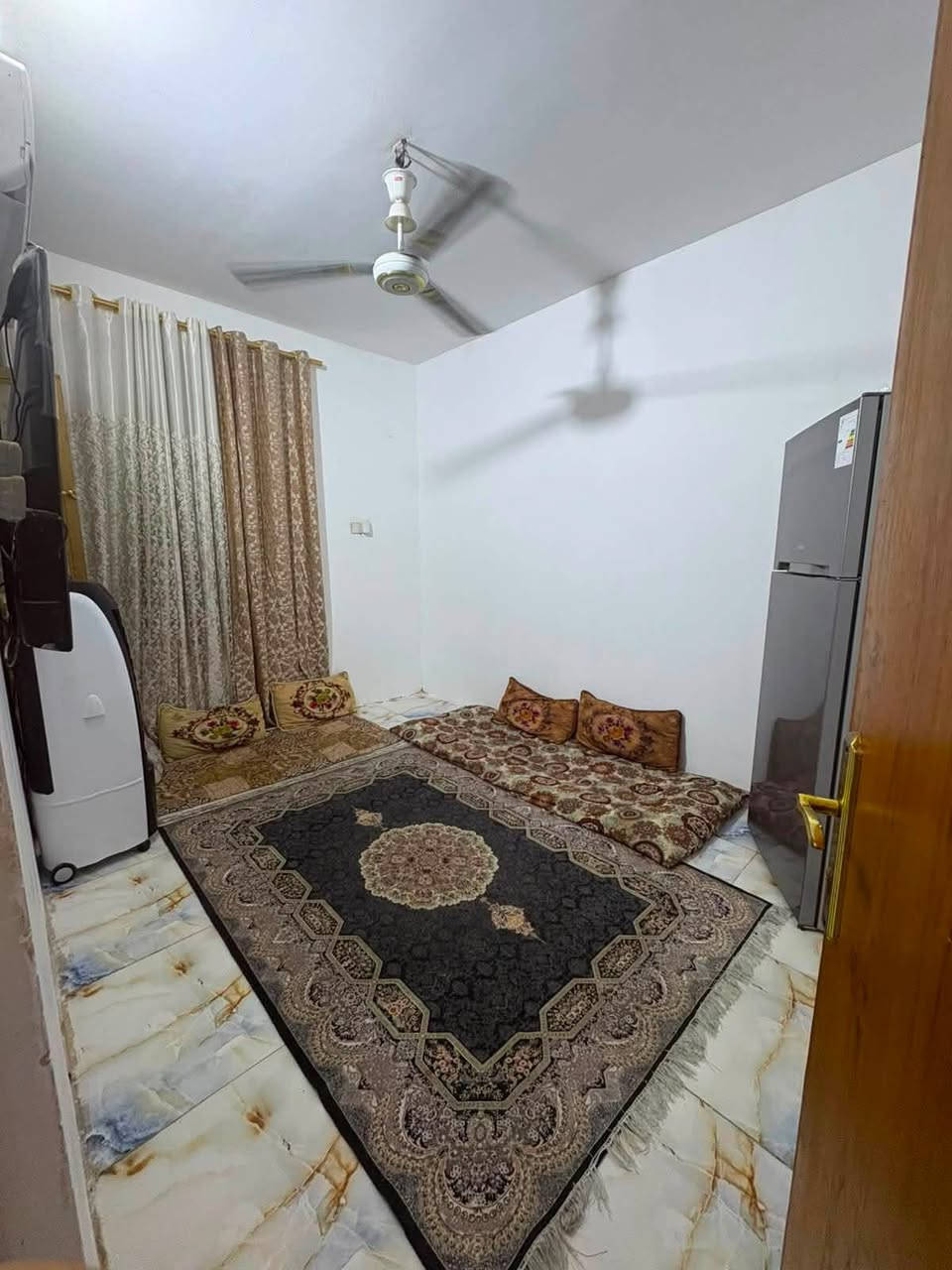بيت مساحه 55متر ركن 3غرف نوم مكان قرب ملعب الاتحاد البيع البيت جديد اي استفسار اتصل
على الرقم ***********

