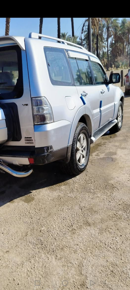 السلام عليكم باجيرو للبيع 2008 رقم بغداد باسمي مكفوله عام فول حبتور سعر125 مجال قليل سياره جديده جدا وادامه كامله ترايك للحدود***********
